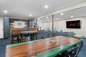 Spacious Entertainment Haven - Hot tub and More